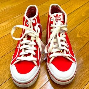 Classic Adidas Sneakers in EXCELLENT Condition